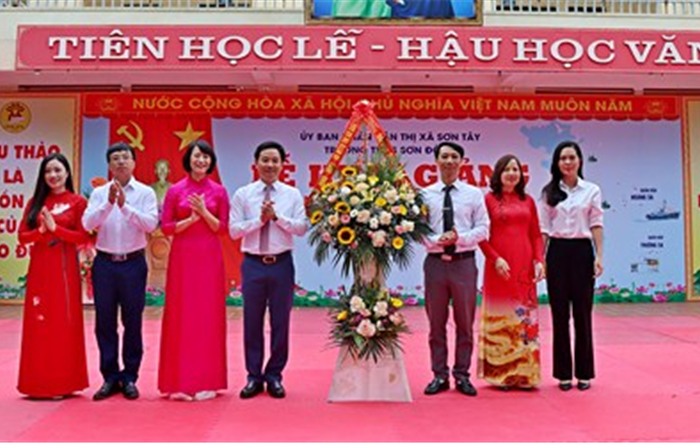 Hơn 30.000 học sinh thị xã Sơn Tây tưng bừng khai giảng năm học mới 2022 - 2023