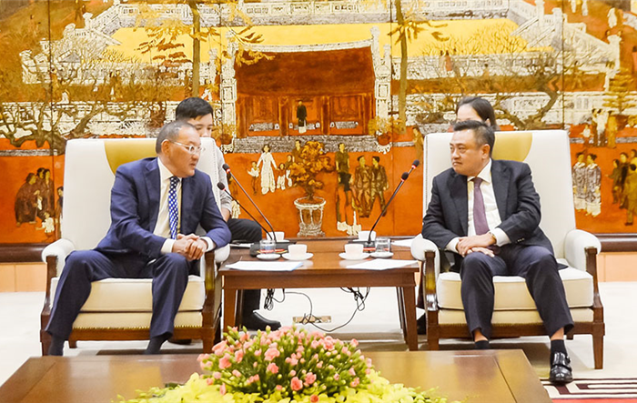 Chủ tịch UBND thành phố Trần Sỹ Thanh tiếp Đại sứ Cộng hòa Kazakhstan 