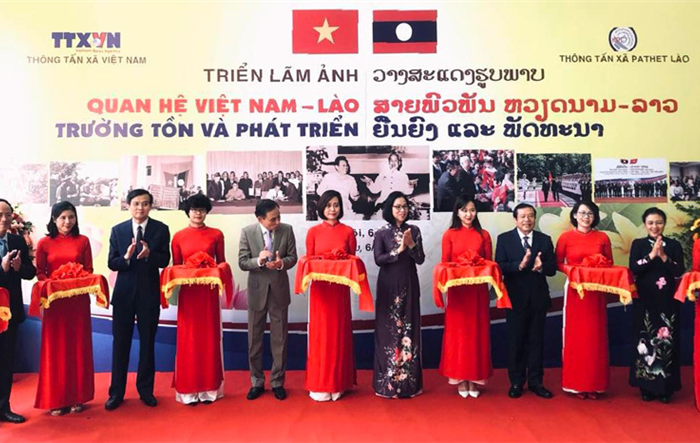 Khai mạc triển lãm ảnh “Quan hệ Việt Nam - Lào: Trường tồn và Phát triển”