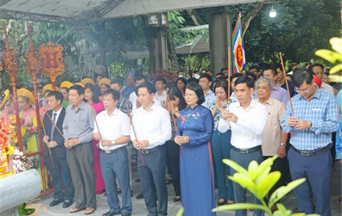 Đường Lâm kỷ niệm 1078 năm ngày giỗ anh hùng dân tộc Ngô Quyền