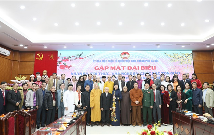 Uỷ ban MTTQ thành phố gặp mặt đại biểu chức sắc tôn giáo, nhân sỹ, trí thức, văn nghệ sỹ người dân tộc thiểu số Xuân Quý Mão 2023