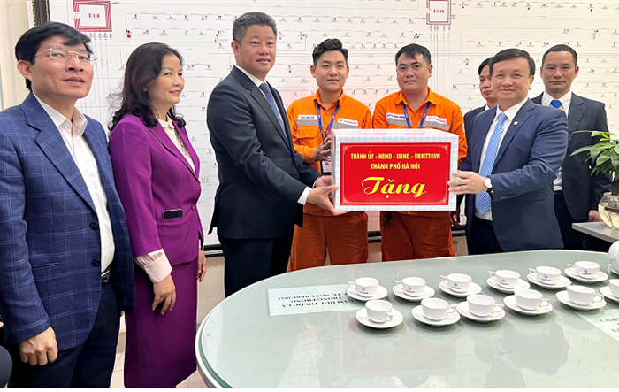 Phó Chủ tịch UBND thành phố Nguyễn Mạnh Quyền thăm, kiểm tra và chúc Tết các đơn vị ngành Điện