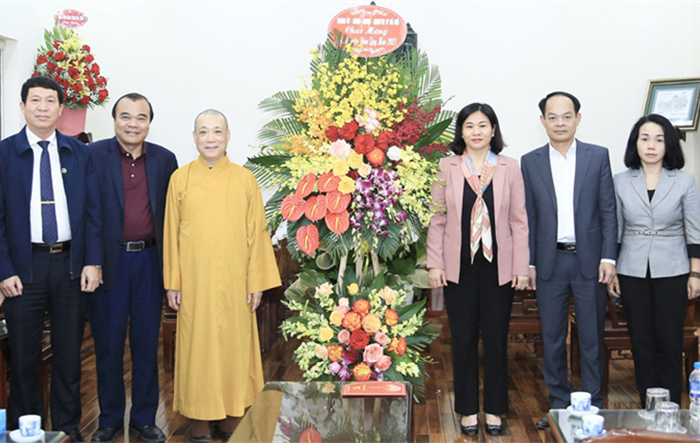 Phó Bí thư Thường trực Thành ủy Hà Nội Nguyễn Thị Tuyến thăm, chúc Tết Giáo hội Phật giáo Việt Nam thành phố Hà Nội