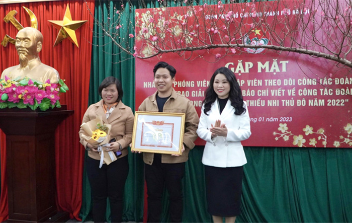 Trao giải cuộc thi viết về công tác Đoàn và phong trào thanh, thiếu nhi Thủ đô năm 2022 