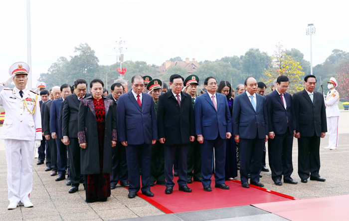 Lãnh đạo Đảng, Nhà nước và thành phố Hà Nội viếng Chủ tịch Hồ Chí Minh và các Anh hùng liệt sĩ