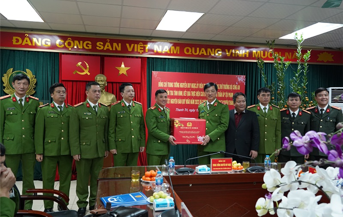 Nỗ lực đảm bảo bình yên địa bàn cho nhân dân vui xuân, đón Tết