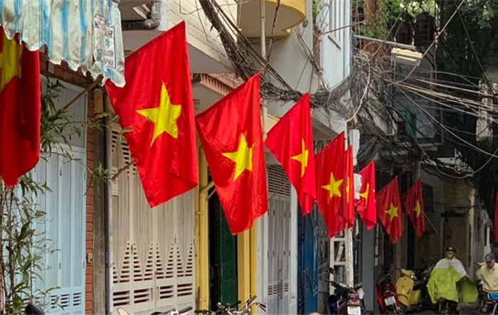 Treo cờ ngày Tết