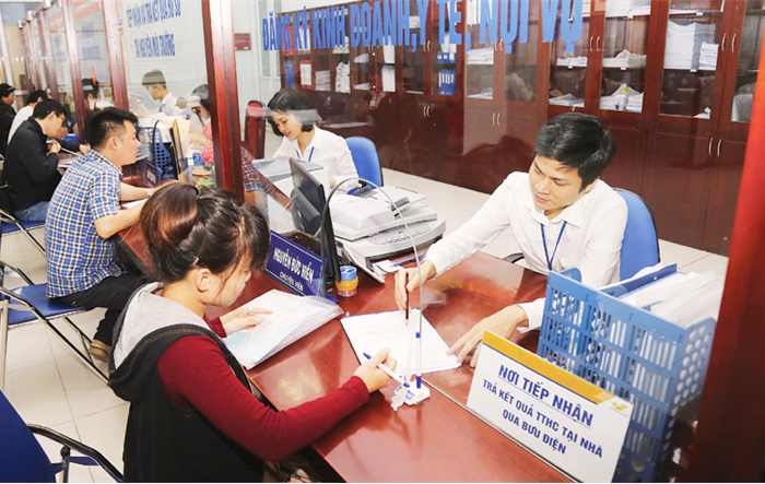 Chủ tịch UBND thành phố ủy quyền cho chủ tịch UBND 5 huyện giải quyết thủ tục hành chính trong công tác dân tộc