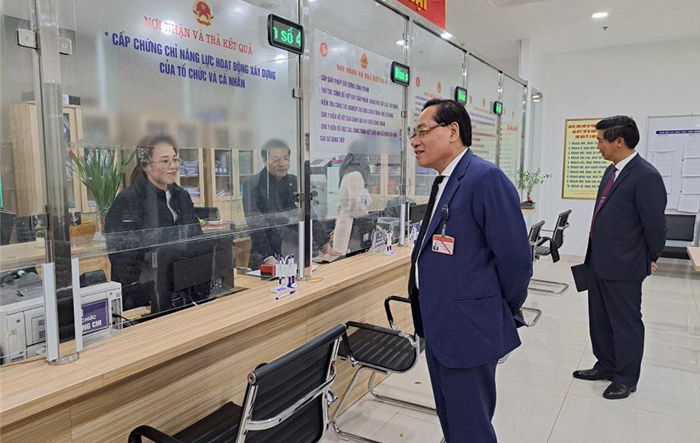 Kiểm tra công vụ đột xuất các cơ quan hành chính ngày làm việc đầu năm