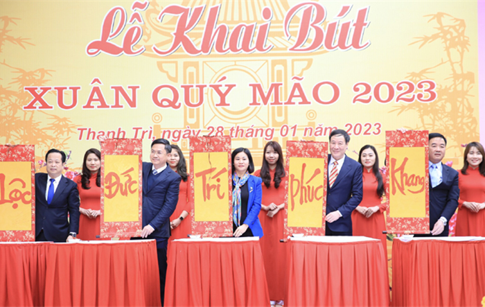Phó Bí thư Thường trực Thành ủy Nguyễn Thị Tuyến dự Lễ khai bút Xuân Quý Mão tại Đền thờ Chu Văn An