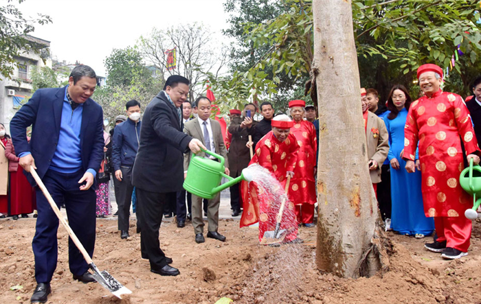Bí thư Thành ủy Đinh Tiến Dũng dự lễ phát động Tết trồng cây tại quận Hoàng Mai