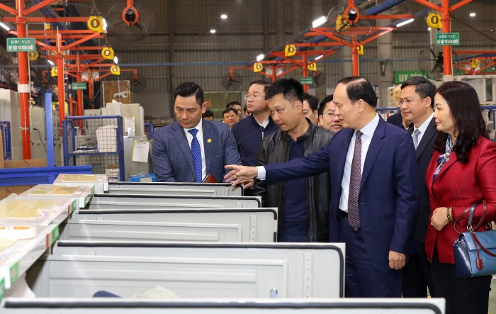 Chủ tịch HĐND thành phố Nguyễn Ngọc Tuấn thăm, động viên sản xuất đầu Xuân tại Thường Tín