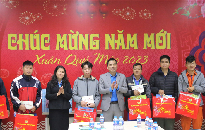 Mang xuân sớm tới đoàn viên, người lao động Công ty TNHH một thành viên Đường sắt Hà Nội