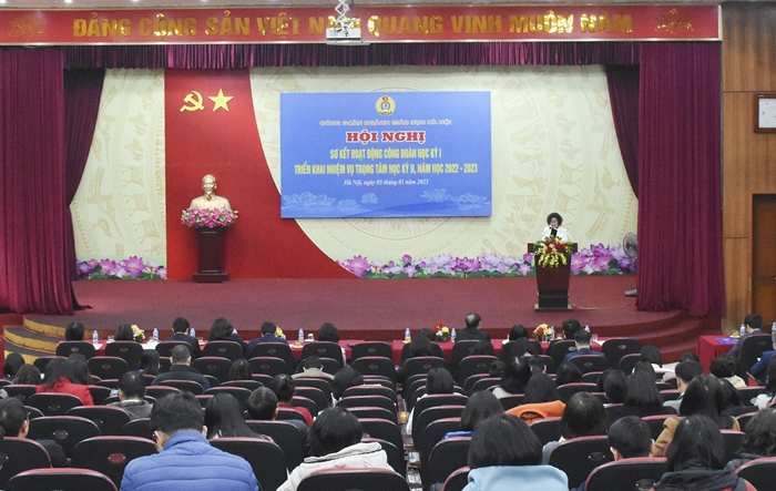 Công đoàn ngành Giáo dục thành phố tặng quà cho hơn 1.400 nhà giáo, 107 học sinh có hoàn cảnh khó khăn dịp Tết Nguyên đán Quý Mão 2023