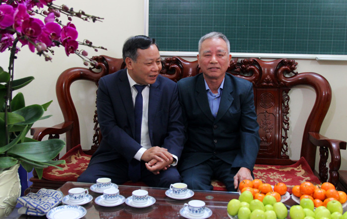 Phó Bí thư Thành ủy Hà Nội Nguyễn Văn Phong thăm chúc Tết gia đình chính sách trên địa bàn quận Ba Đình