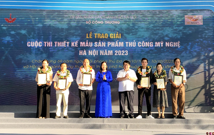 Trao giải Cuộc thi: "Thiết kế mẫu sản phẩm thủ công mỹ nghệ Hà Nội 2023"