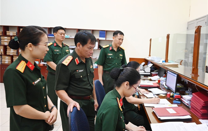 Kiểm tra công tác văn thư, lưu trữ và bảo mật tại văn phòng Bộ Tư lệnh Thủ đô