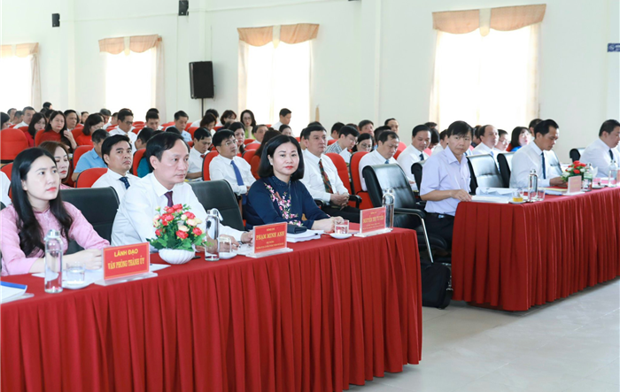 Phó Bí thư Thường trực Thành uỷ dự lễ khai giảng lớp bồi dưỡng kiến thức cho 230 cán bộ quy hoạch nguồn của các quận, huyện, thị uỷ