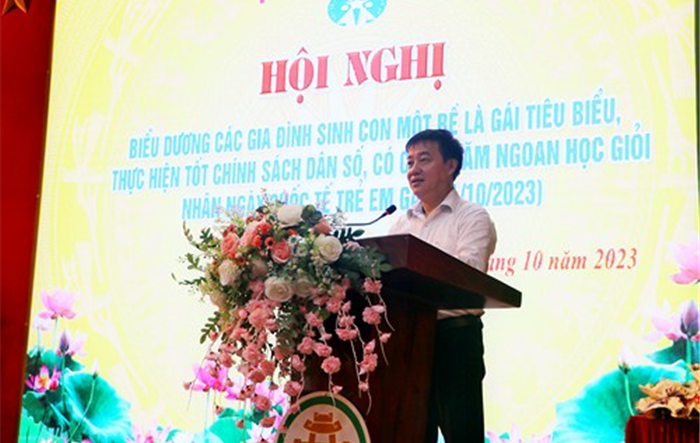 Thị xã Sơn Tây biểu dương 150 gia đình sinh con một bề là gái tiêu biểu