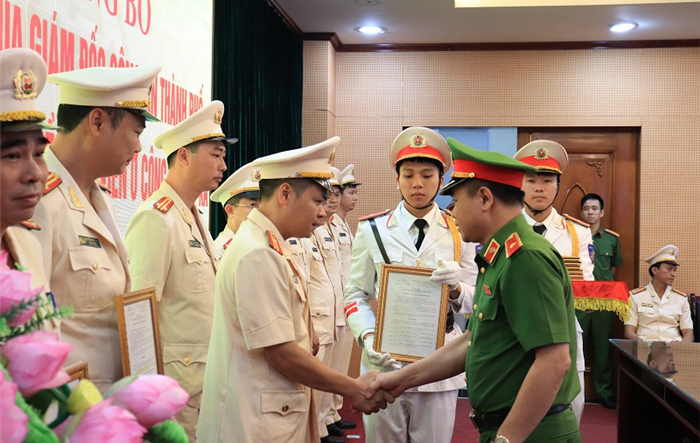 Công an thành phố công bố quyết định bổ nhiệm Điều tra viên Công an cấp xã