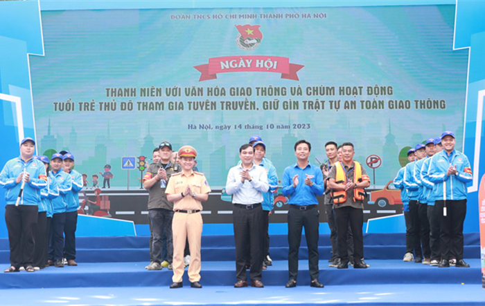 Thành đoàn Hà Nội tổ chức "Ngày hội Thanh niên với văn hóa giao thông"