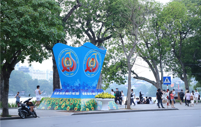 Đẩy mạnh tuyên truyền trực quan chào mừng Đại hội Công đoàn thành phố lần thứ XVII