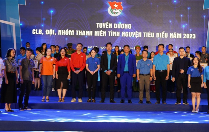Thành đoàn Hà Nội tuyên dương câu lạc bộ, đội nhóm thanh niên tình nguyện năm 2023