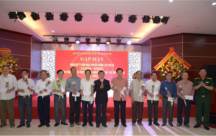 Bộ Tư lệnh Thủ đô gặp mặt cán bộ công tác qua các thời kỳ