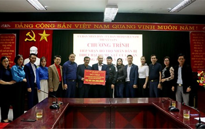 Thị xã Sơn Tây thăm, tặng quà nhân dân bị thiệt hại do thiên tai tại thị xã Sa Pa, tỉnh Lào Cai