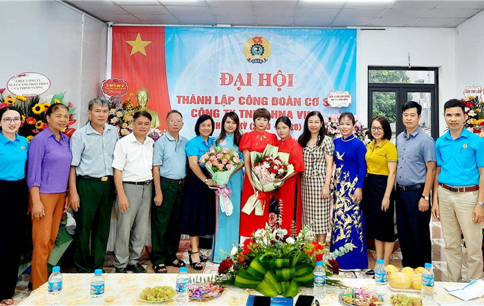 Liên đoàn Lao động huyện Ứng Hoà công bố quyết định thành lập công đoàn cơ sở Công ty TNHH HNA VINA