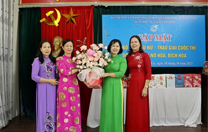 Hội LHPN Sơn Tây: Gặp mặt cán bộ Hội nhân dịp kỷ niệm 20-10