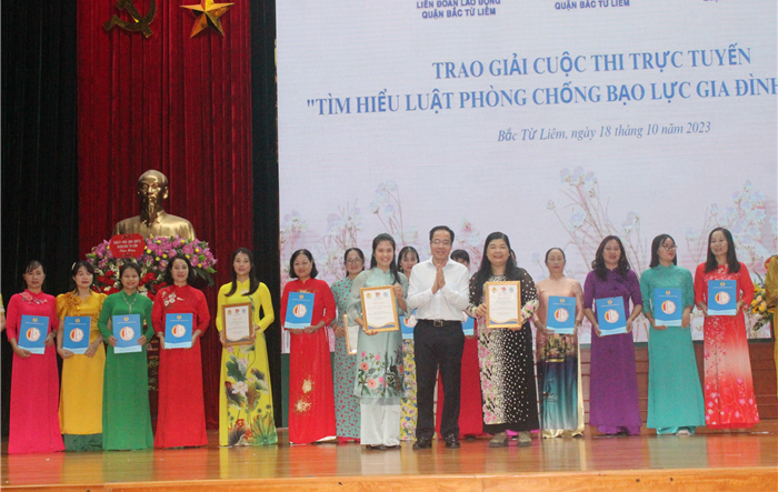 Quận Bắc Từ Liêm: Trao giải Cuộc thi trực tuyến “Tìm hiểu Luật phòng chống bạo lực gia đình năm 2022”