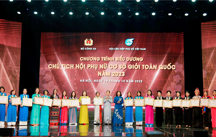 Biểu dương 293 Chủ tịch Hội Phụ nữ cơ sở giỏi toàn quốc