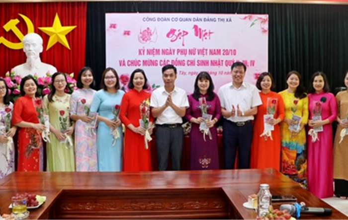 Cơ quan dân Đảng thị xã Sơn Tây gặp mặt kỷ niệm ngày Phụ nữ Việt Nam