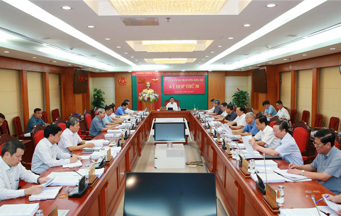Một số bài học kinh nghiệm về giải quyết tố cáo trong nội bộ Đảng, góp phần tăng cường hiệu quả công tác phòng, chống tham nhũng, tiêu cực