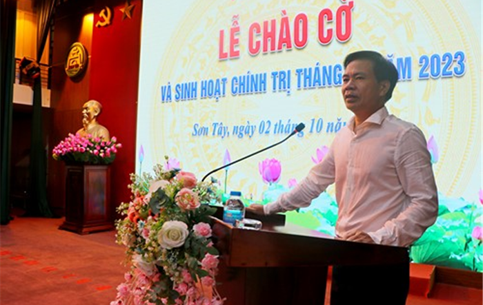 Thị xã Sơn Tây tổ chức sinh hoạt chính trị dưới nghi thức chào cờ đầu tuần tháng 10-2023