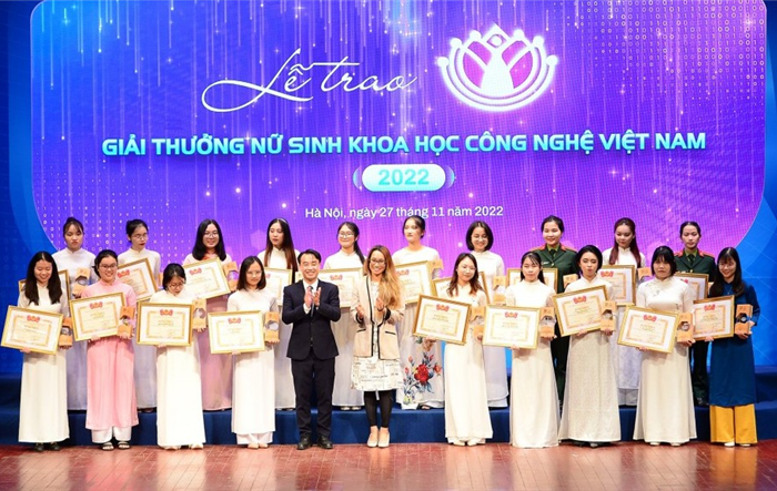 20 nữ sinh tiêu biểu nhận giải thưởng Khoa học công nghệ Việt Nam năm 2023