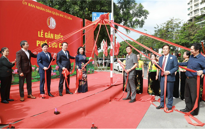 Phó Bí thư Thường trực Thành uỷ dự Lễ gắn biển tại 4 tuyến đường mới quận Bắc Từ Liêm 