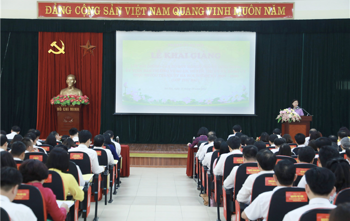 Phó Bí thư Thường trực Thành uỷ Nguyễn Thị Tuyến dự lớp đào tạo cán bộ quy hoạch nguồn các quận, huyện, thị uỷ 