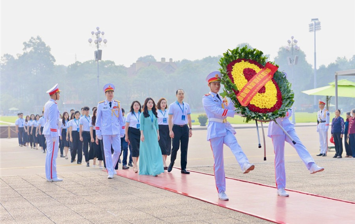 95 đại biểu ưu tú dự Đại hội Hội sinh viên thành phố Hà Nội lần thứ VIII báo công dâng Bác