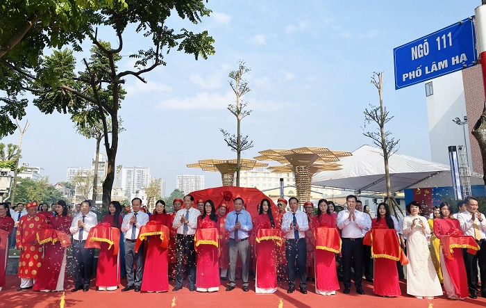 Lễ gắn biển công trình “Tu bổ, tôn tạo di tích chùa Thanh Am, phường Thượng Thanh” và công trình “Công viên Lâm Hạ, phường Bồ Đề”