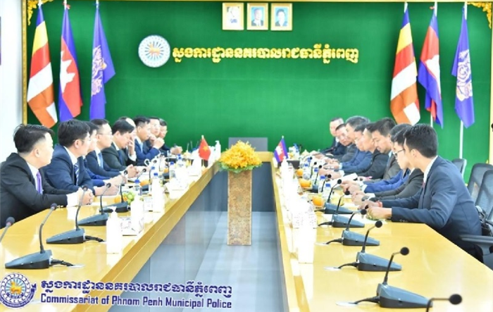 Đoàn công tác Công an thành phố Hà Nội thăm và làm việc tại Campuchia