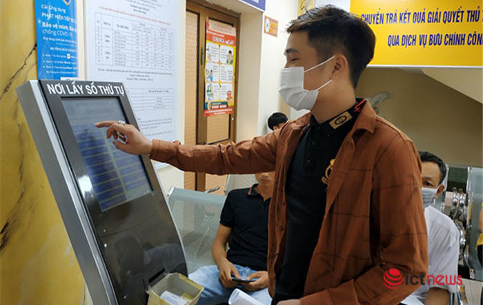 Chấn chỉnh kỷ luật, kỷ cương hành chính trong tiếp nhận, giải quyết thủ tục hành chính, cung cấp dịch vụ công