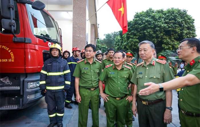 Bộ trưởng Bộ Công an - Đại tướng Tô Lâm tới thăm, chúc mừng lực lượng Cảnh sát PCCC & CNCH Hà Nội