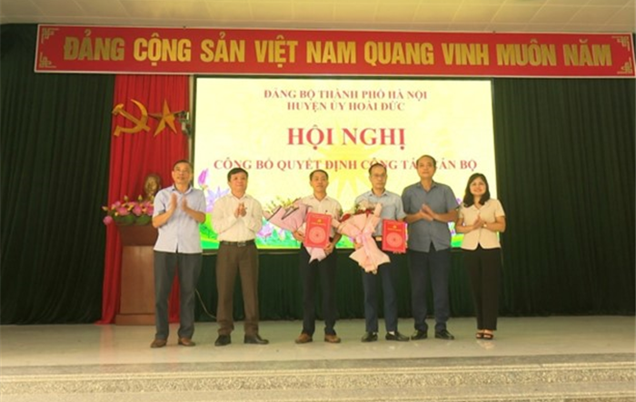 Huyện ủy Hoài Đức công bố quyết định về công tác cán bộ tại 2 xã An Thượng, Vân Côn
