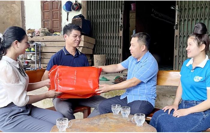 Quan tâm, bảo vệ quyền lợi chính đáng của người lao động