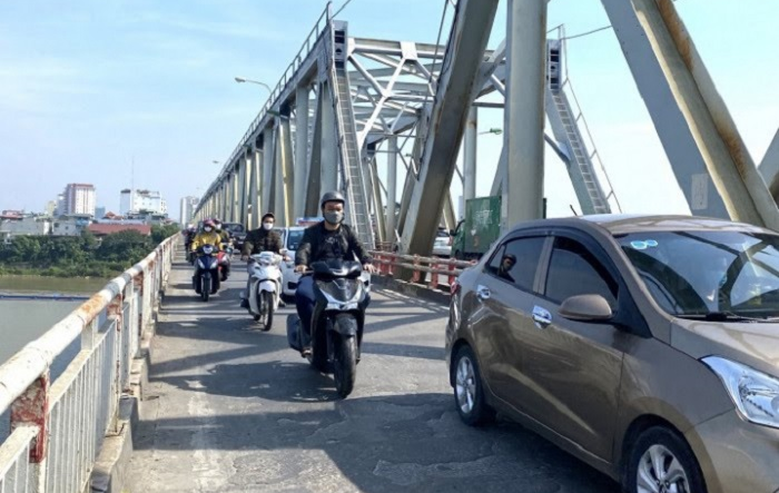 Cấm ô tô đi vào làn hỗn hợp cầu Chương Dương phục vụ thi công 