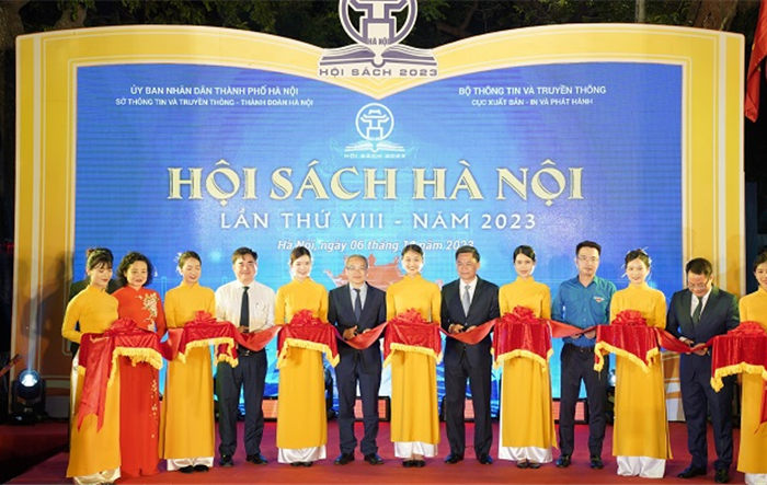 Khai mạc hội sách: “Thắp lửa tri thức - Kiến tạo tương lai”