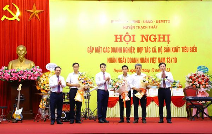 Huyện Thạch Thất gặp mặt các doanh nghiệp, hợp tác xã, hộ sản xuất tiêu biểu
