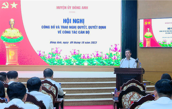 Hội nghị công bố và trao các nghị quyết, quyết định về công tác cán bộ
